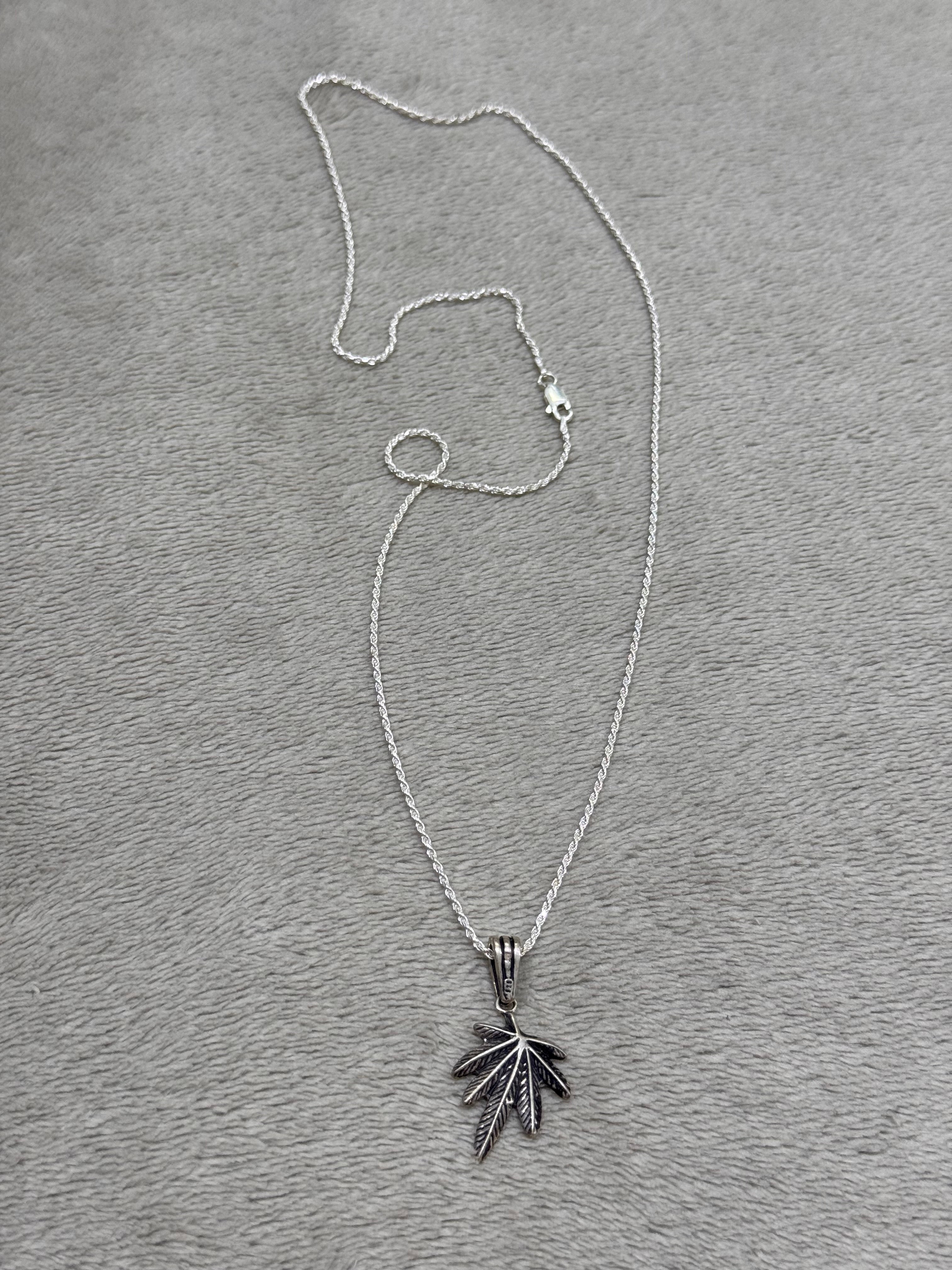 Palm necklace 🌴