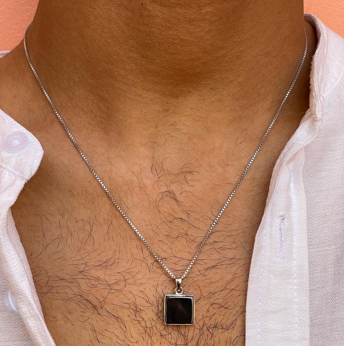 Box necklace with onyx stone