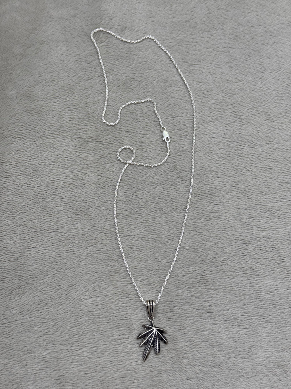 Palm necklace 🌴
