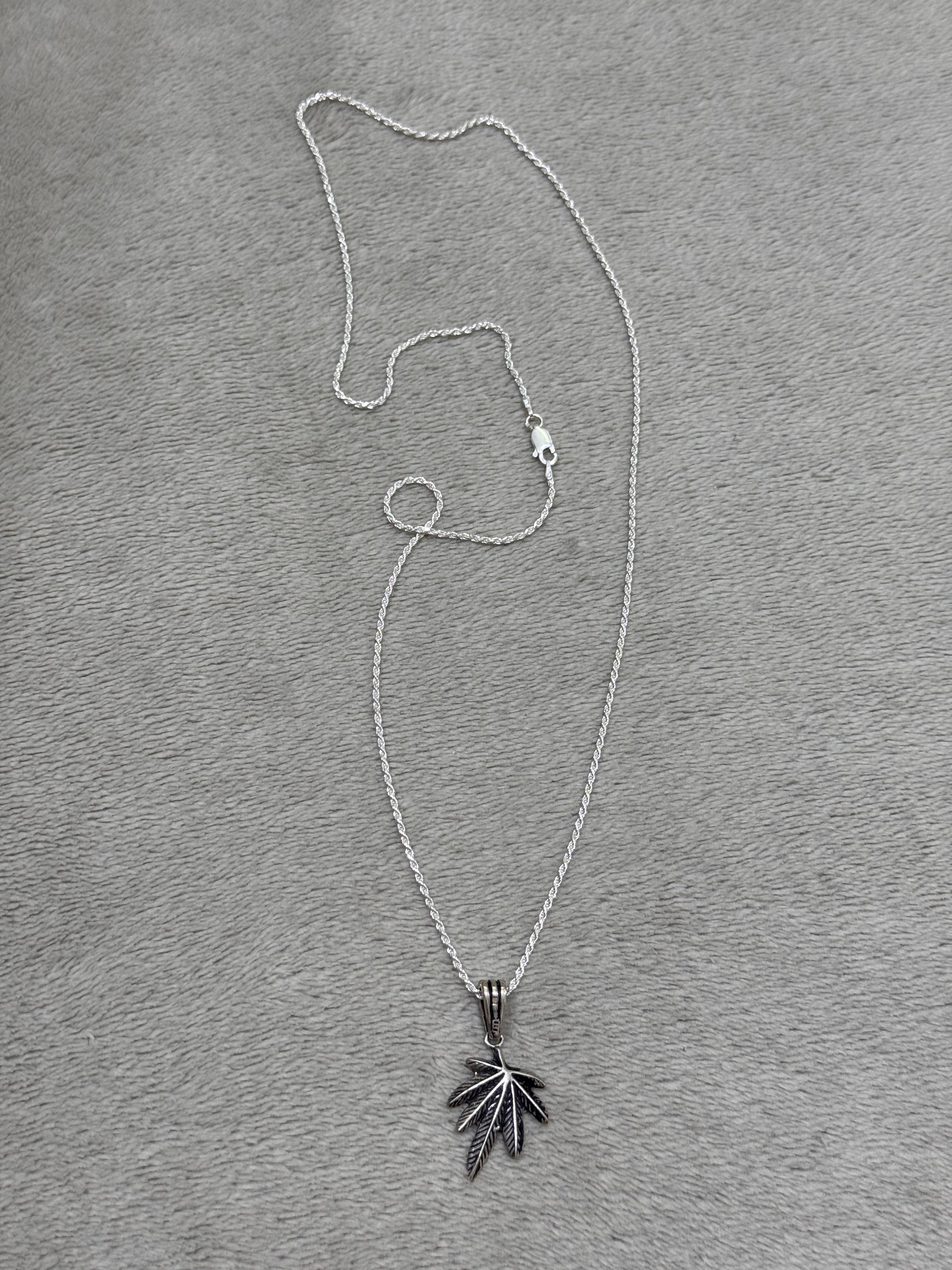 Palm necklace 🌴